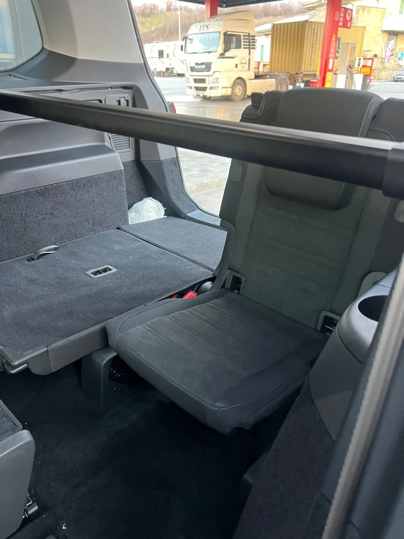 VW Touran 2.0TDI, снимка 13 - Автомобили и джипове - 52696786