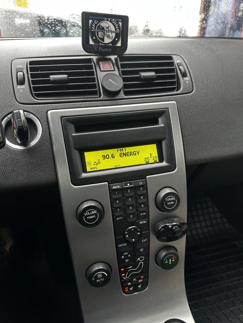 Volvo V50 2.0D / КЛИМА, снимка 8 - Автомобили и джипове - 53434745