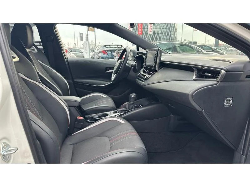 Toyota Corolla HB 1.8 HSD GR-SPORT - изображение 6