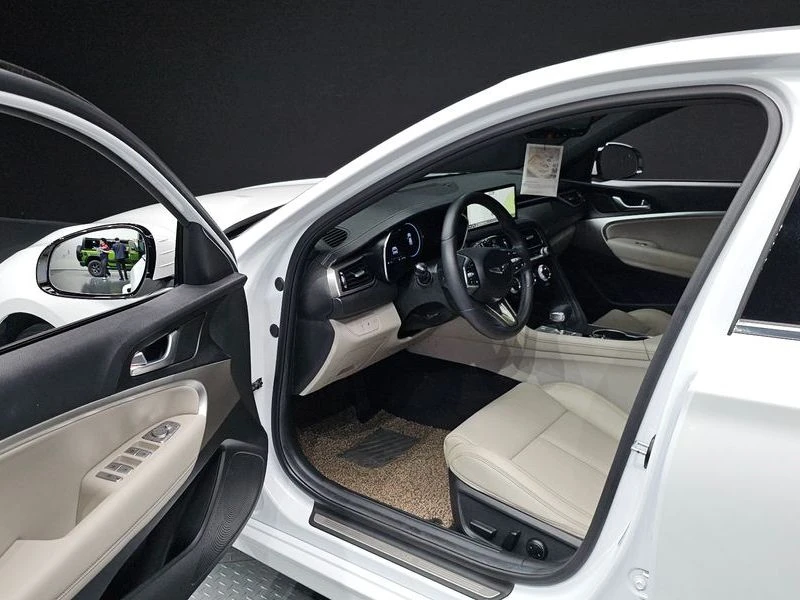 Genesis G70 2.0 Automatic, снимка 6 - Автомобили и джипове - 55598158