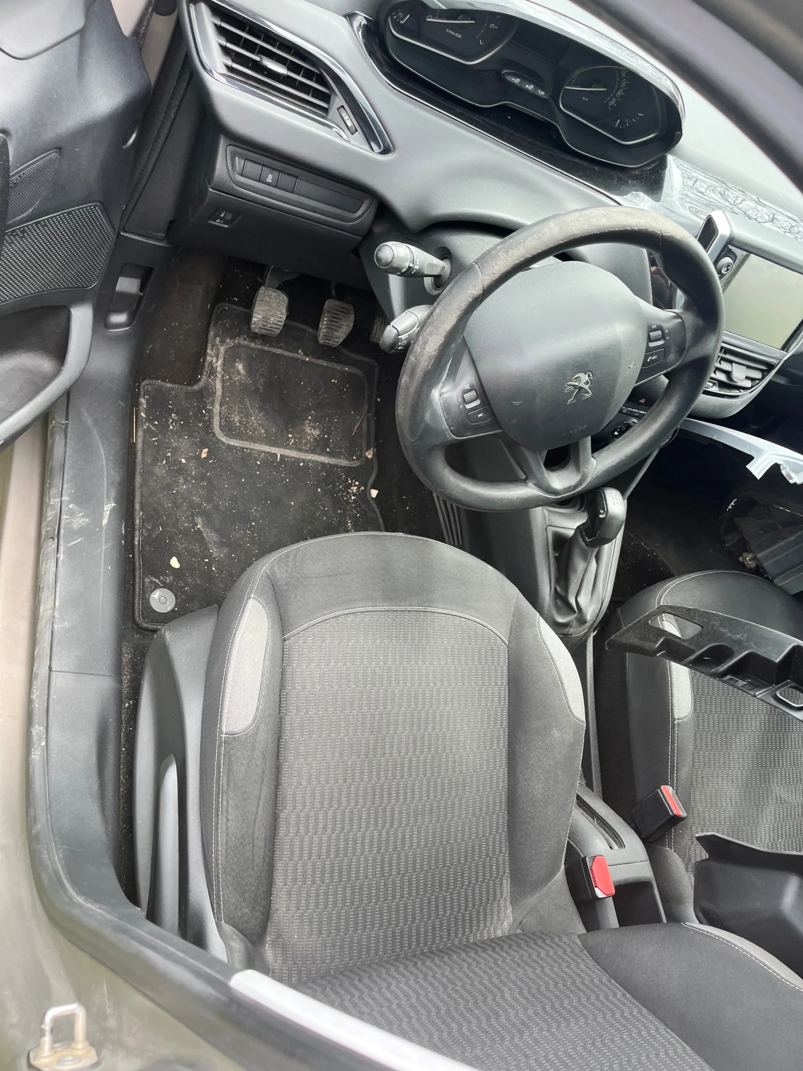 Peugeot 208 1.2 puretech - изображение 4