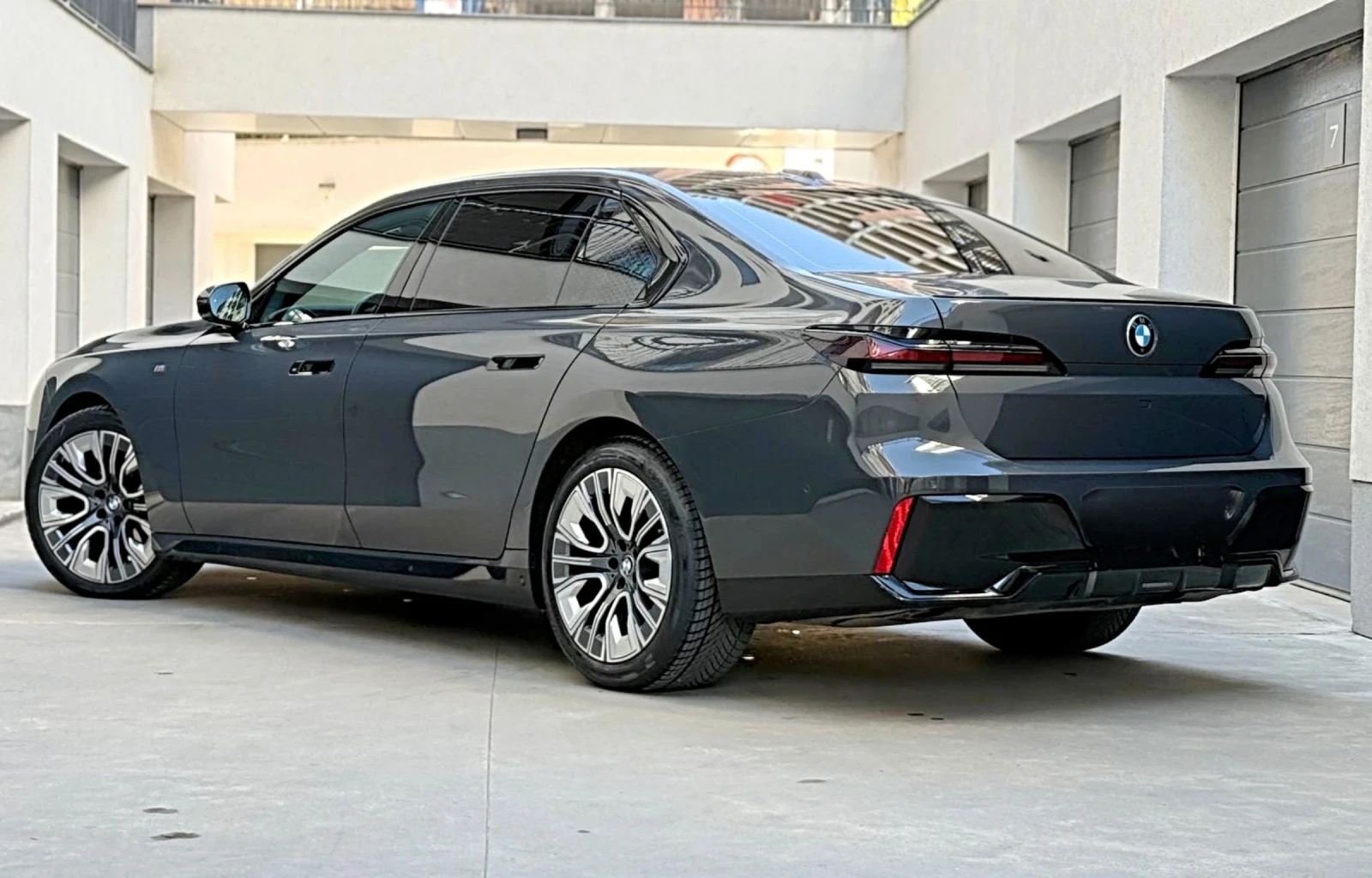 BMW 740 BMW 740 B&W* TV* LASER* SKY* CHAUFFEUR* FULL MAXX - изображение 10