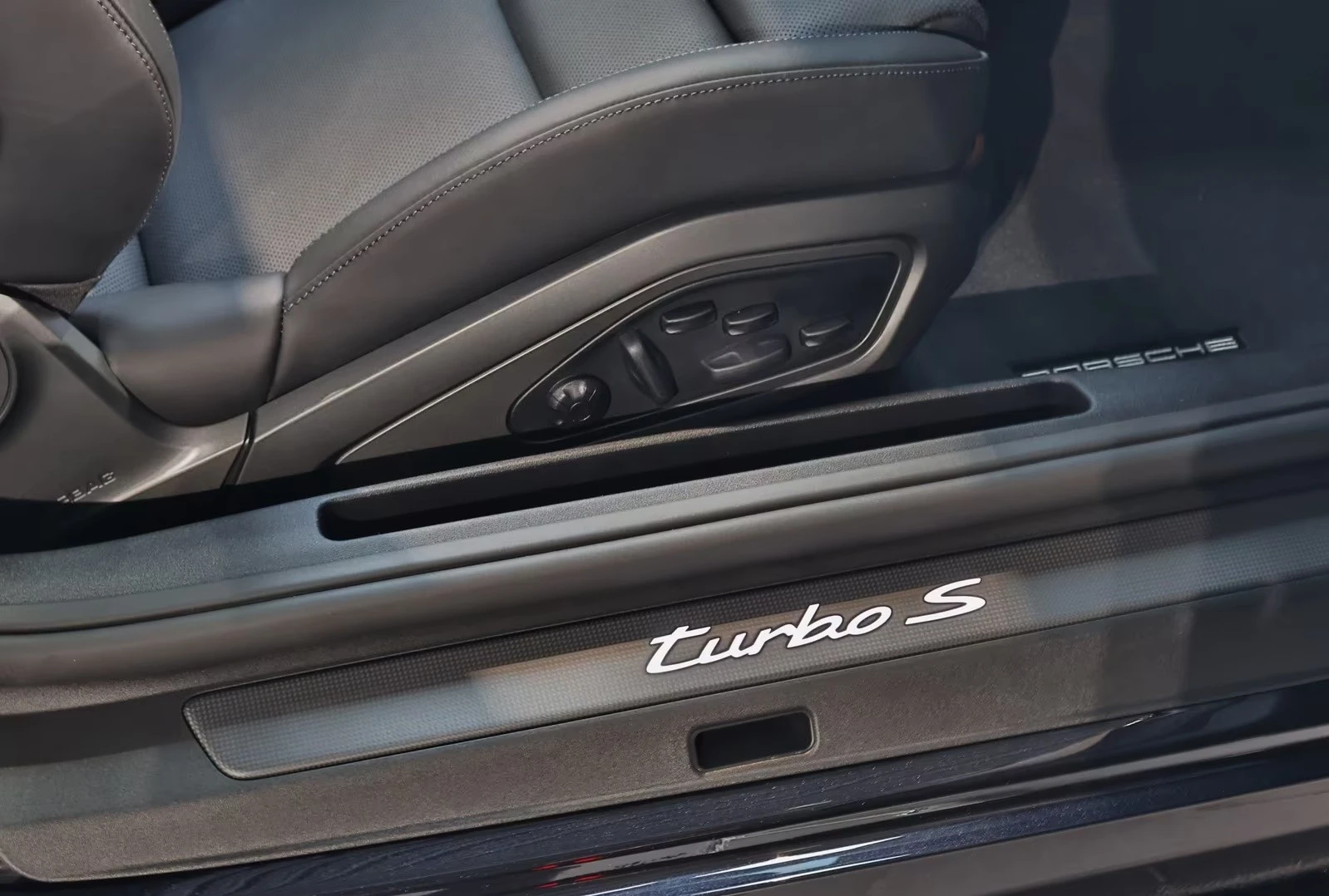 Porsche 911 992.2 TURBO S KERAMIK BURMESTER , снимка 16 - Автомобили и джипове - 54115944