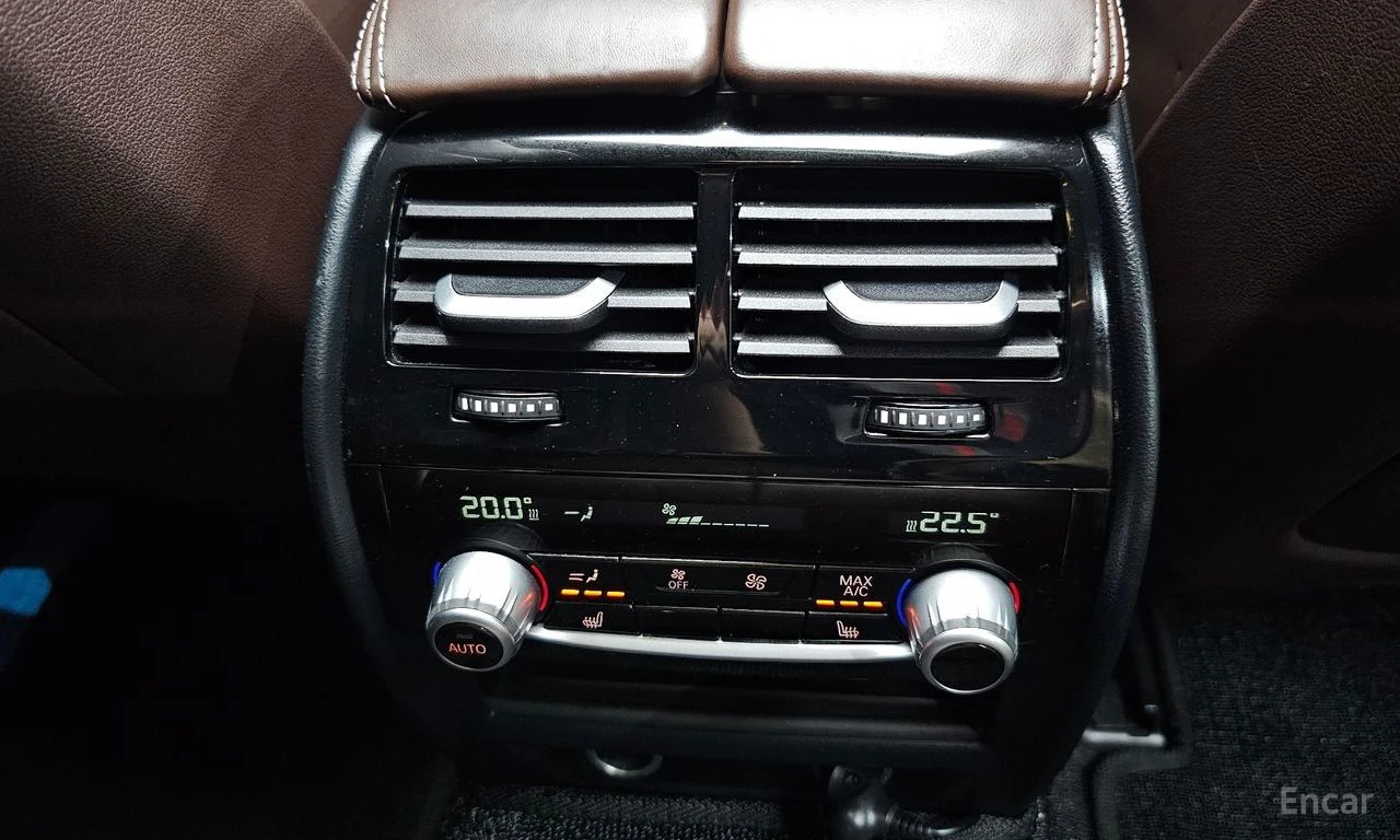 BMW 530 i xDrive M SPORT* DISTRONIC* 360 CAM* HEAD-UP* , снимка 16 - Автомобили и джипове - 55046760