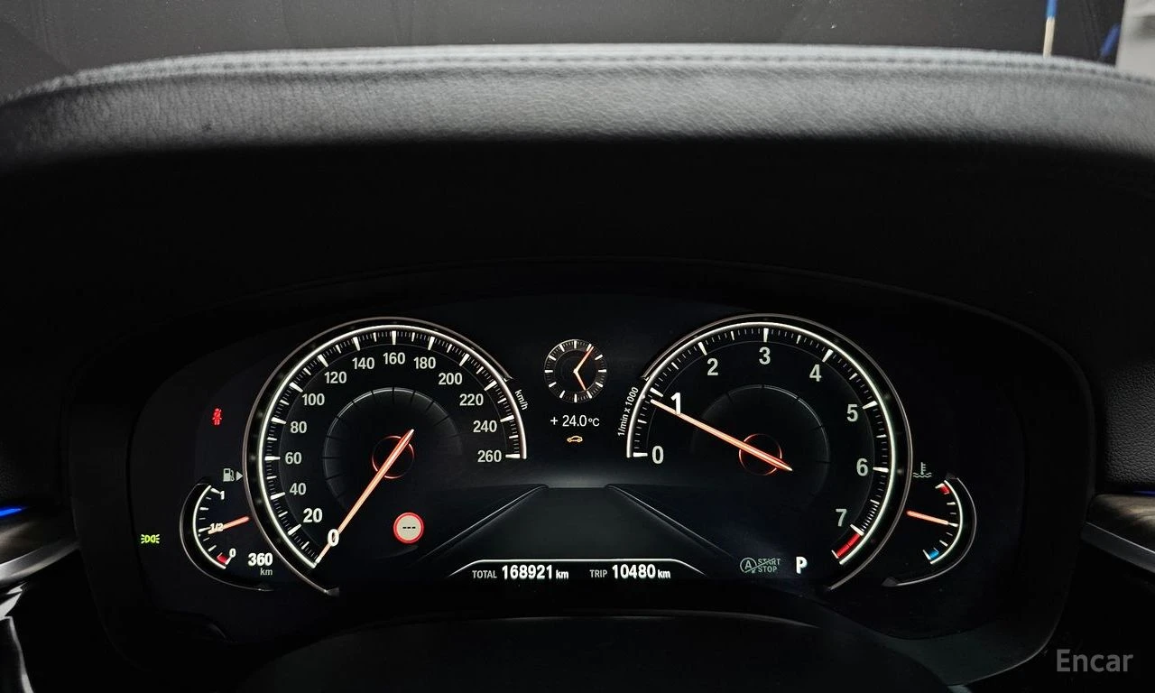 BMW 530 i xDrive M SPORT* DISTRONIC* 360 CAM* HEAD-UP* , снимка 9 - Автомобили и джипове - 55046760