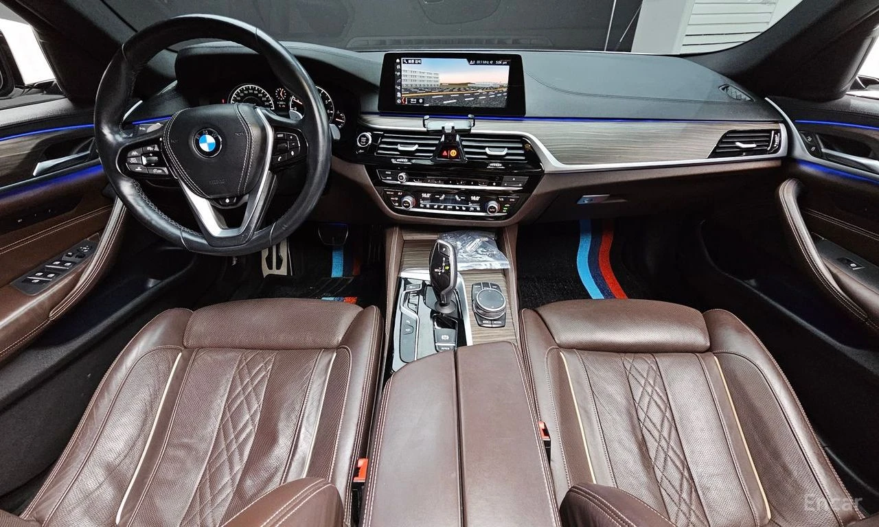BMW 530 i xDrive M SPORT* DISTRONIC* 360 CAM* HEAD-UP* , снимка 7 - Автомобили и джипове - 55046760