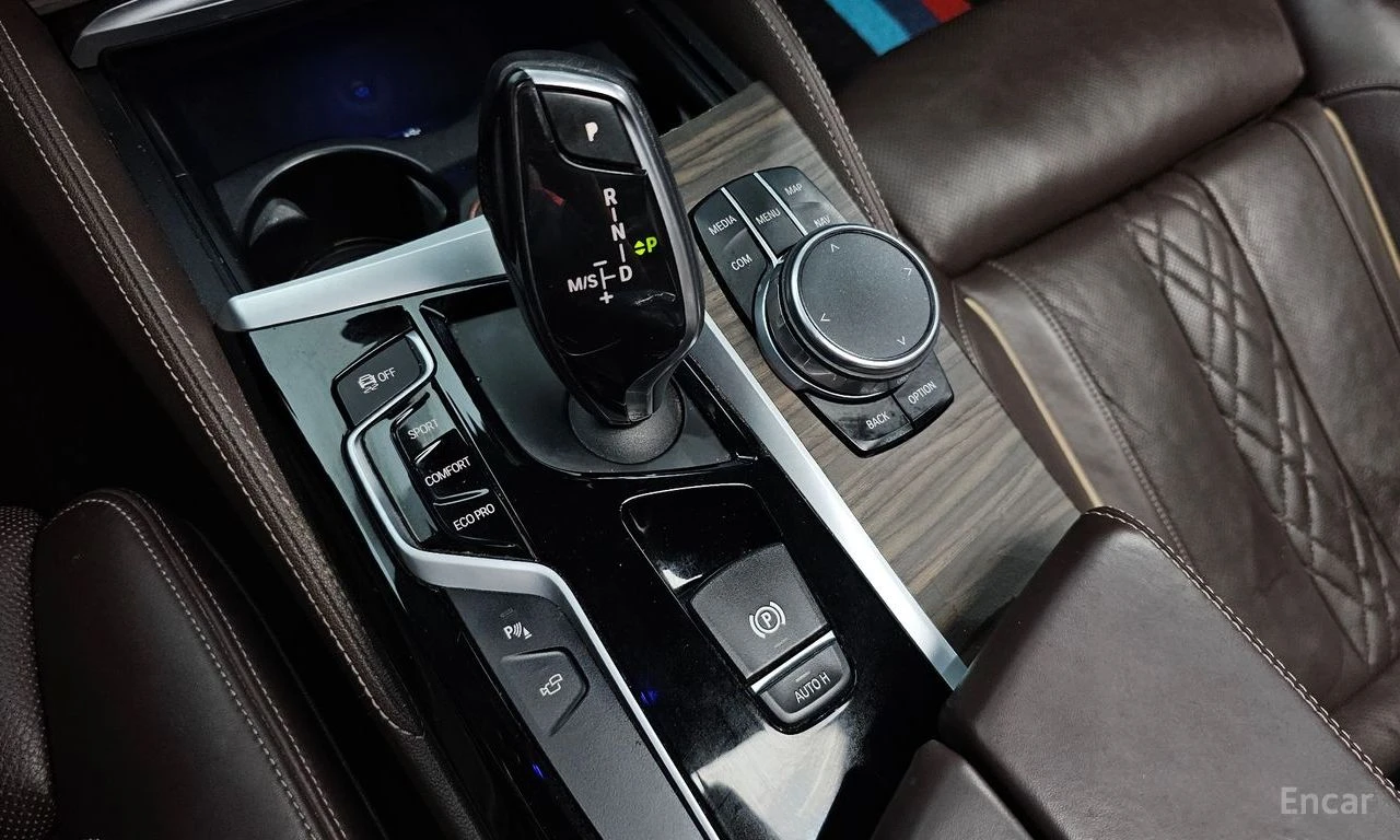 BMW 530 i xDrive M SPORT* DISTRONIC* 360 CAM* HEAD-UP* , снимка 13 - Автомобили и джипове - 55046760