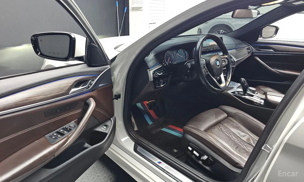 BMW 530 i xDrive M SPORT* DISTRONIC* 360 CAM* HEAD-UP* , снимка 6 - Автомобили и джипове - 55046760