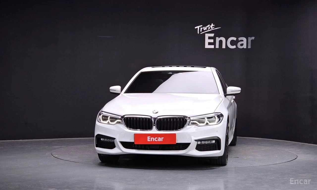 BMW 530 i xDrive M SPORT* DISTRONIC* 360 CAM* HEAD-UP* , снимка 2 - Автомобили и джипове - 55046760