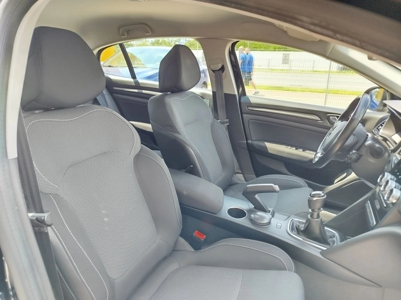 Renault Megane 1.3 TCe/140 к.с., снимка 13 - Автомобили и джипове - 55172707