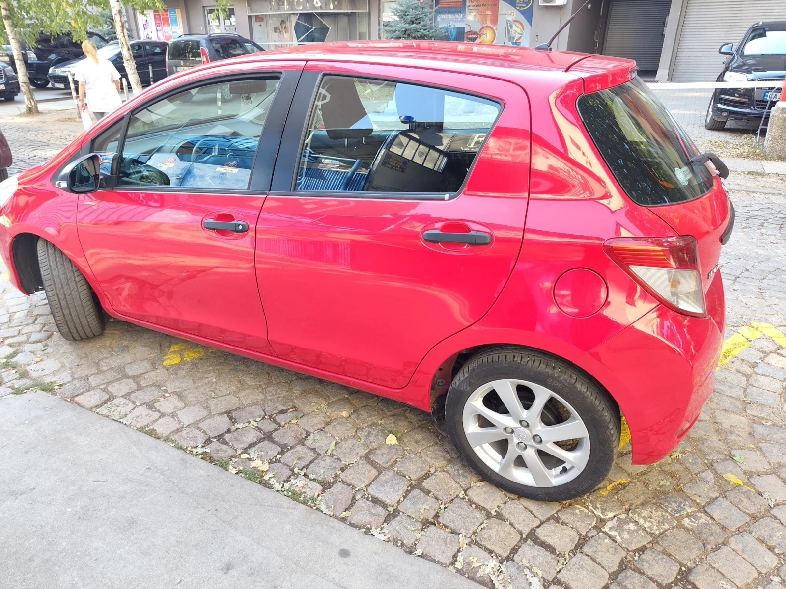 Toyota Yaris 1.3 6скор., снимка 13 - Автомобили и джипове - 56021611