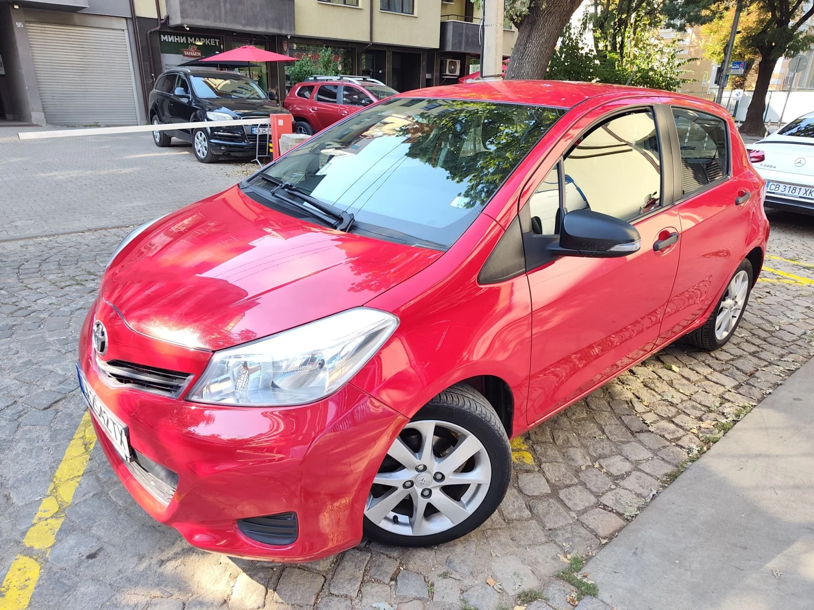 Toyota Yaris 1.3 6скор., снимка 12 - Автомобили и джипове - 56021611