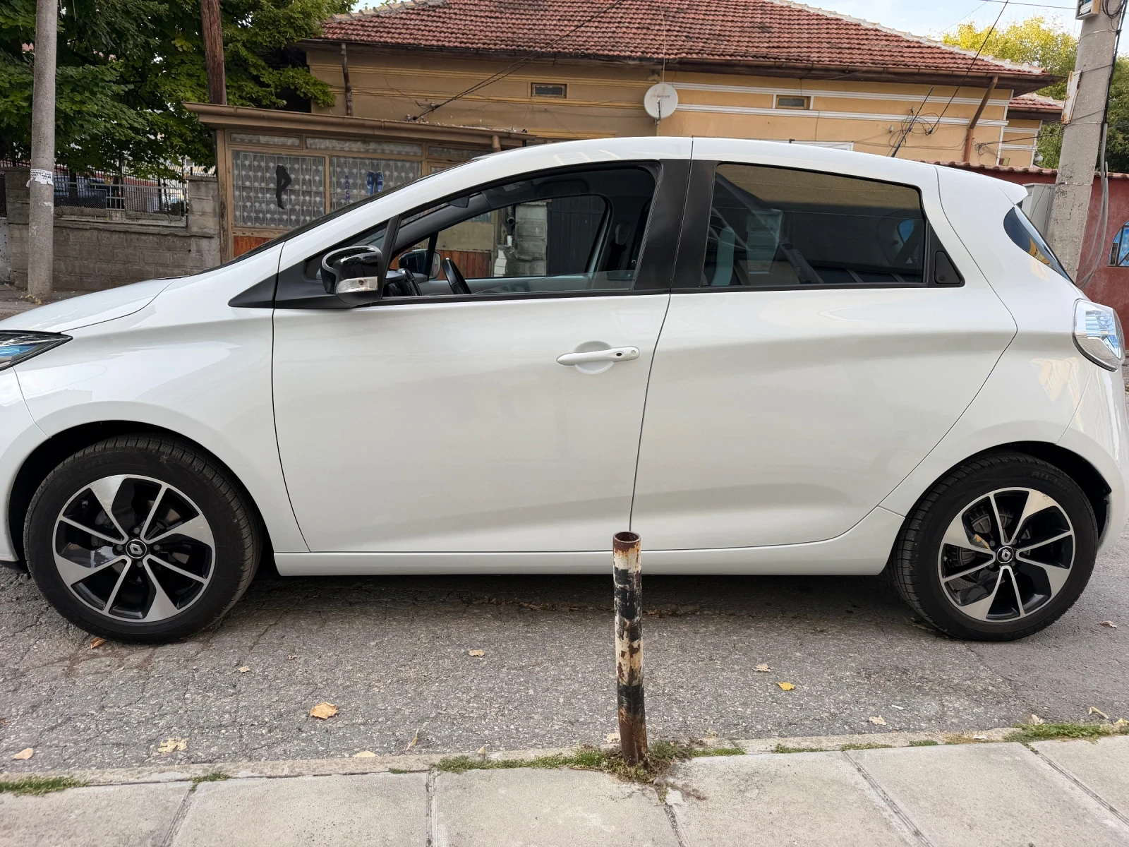 Renault Zoe, снимка 3 - Автомобили и джипове - 56213437
