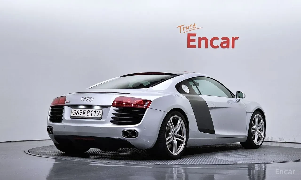 Audi R8 4.2* V8* , снимка 2 - Автомобили и джипове - 56370421