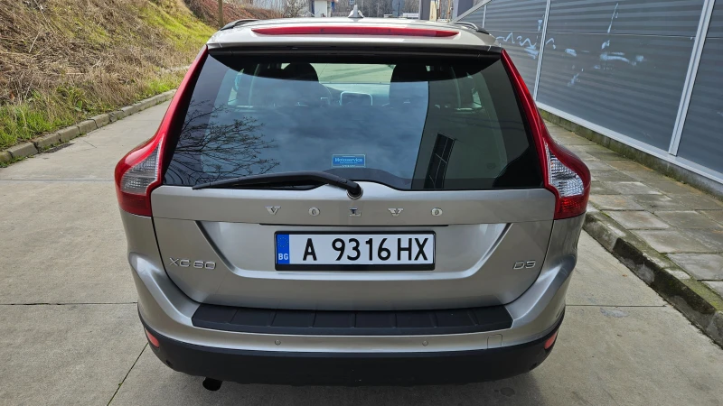 Volvo XC60 D3, снимка 6 - Автомобили и джипове - 48530841