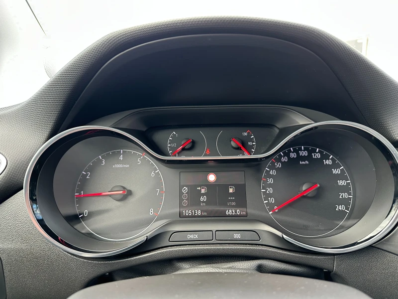 Opel Crossland X 1.2i 110 к.с./от България, снимка 16 - Автомобили и джипове - 52522820
