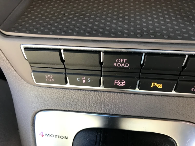 VW Tiguan 2.0TDI AVTOMAT , снимка 7 - Автомобили и джипове - 52938572