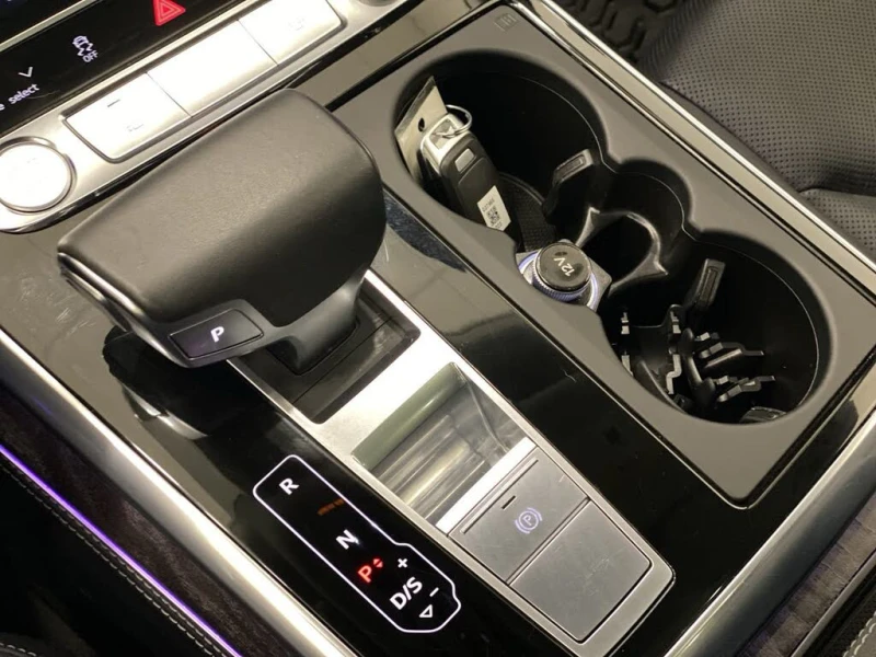 Audi Q8 QUATTRO * TECHNIK * AMBIENT * 360 * ОБДУХВАНЕ , снимка 11 - Автомобили и джипове - 53387617