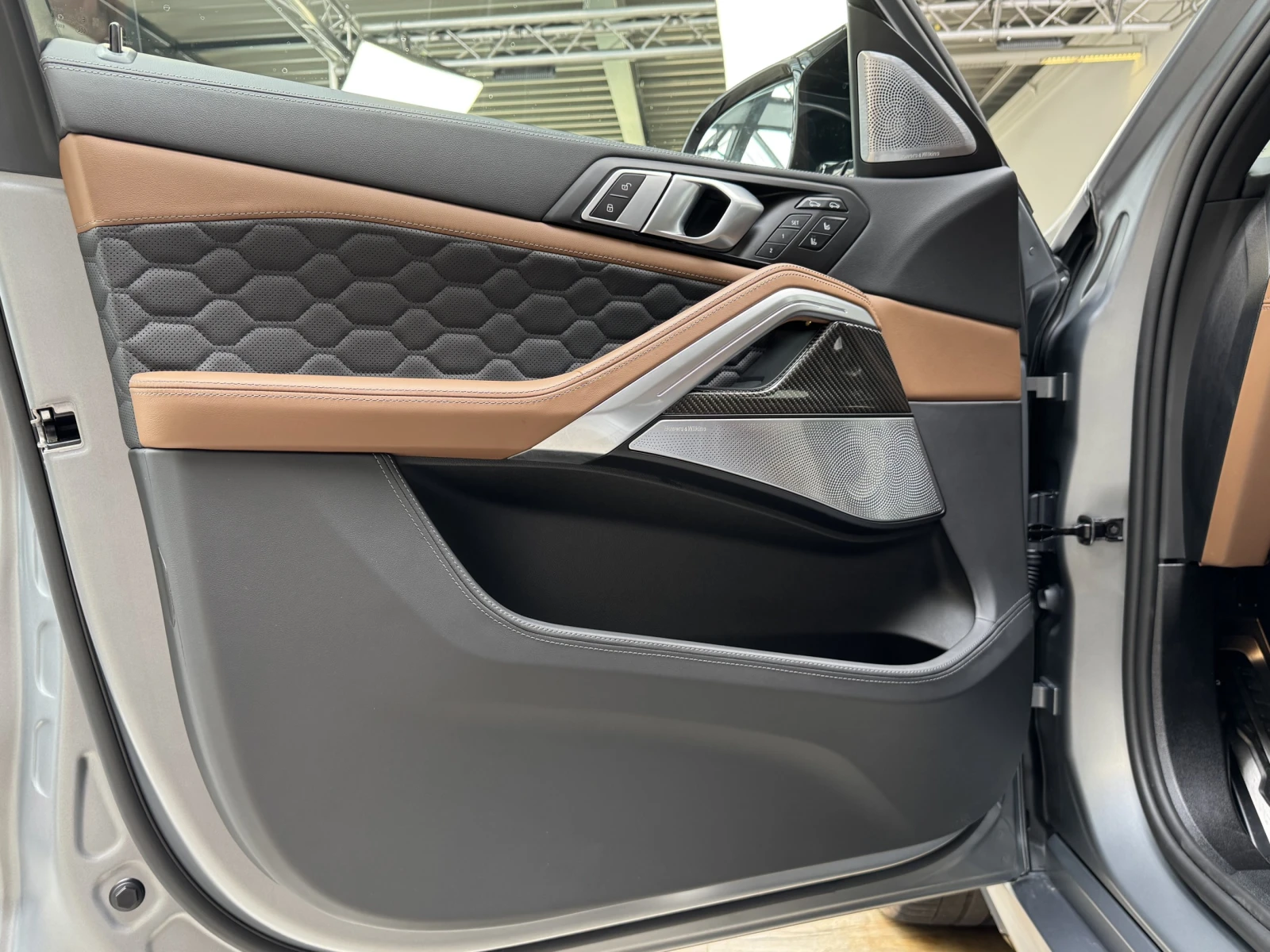 BMW X6 M Competition Sky Sitzlüft. Massage B&W ACC | Mobile.bg   11