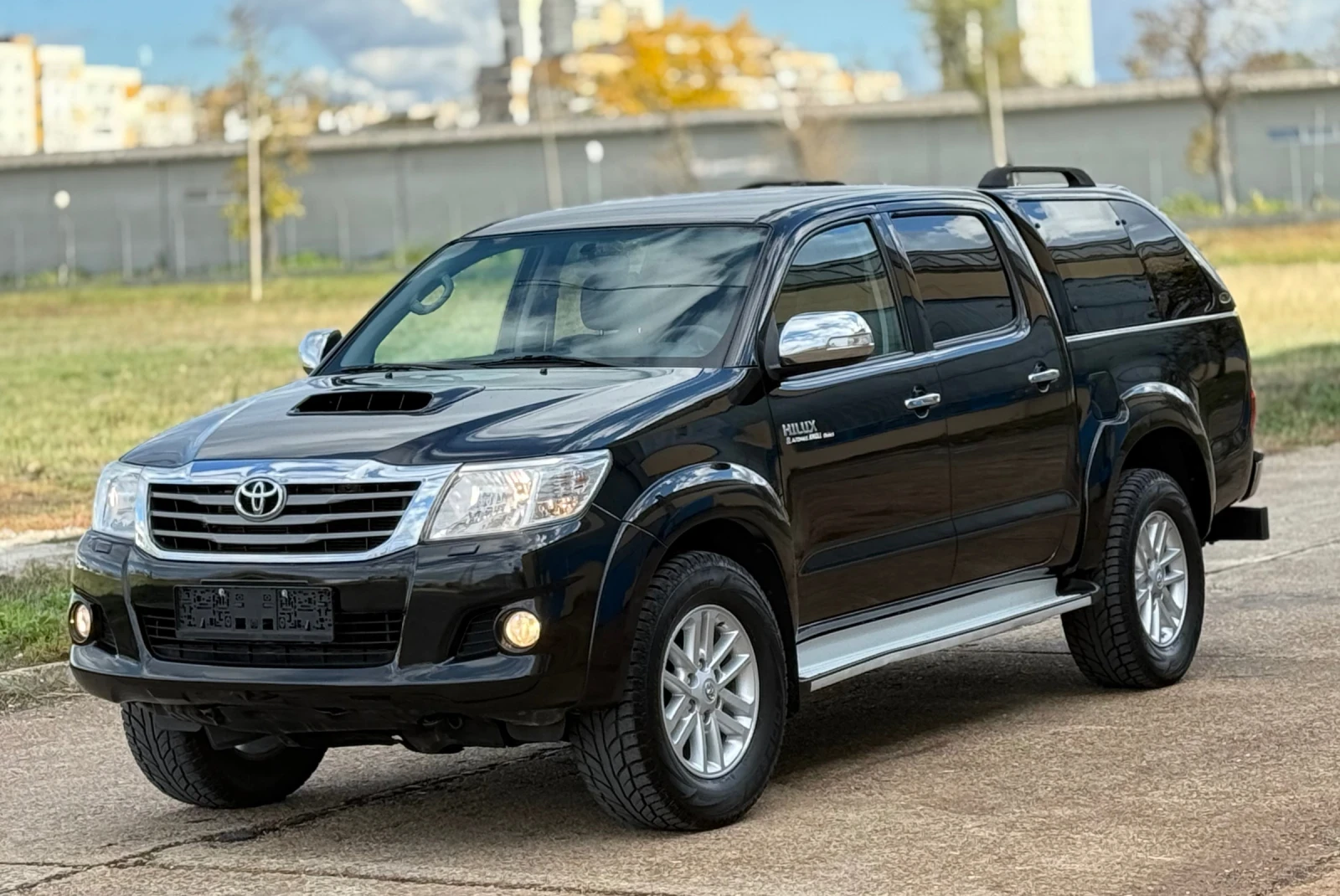 Toyota Hilux 3.0D 171к.с * Навигация* * Камера* * Face-Lift*  - изображение 3