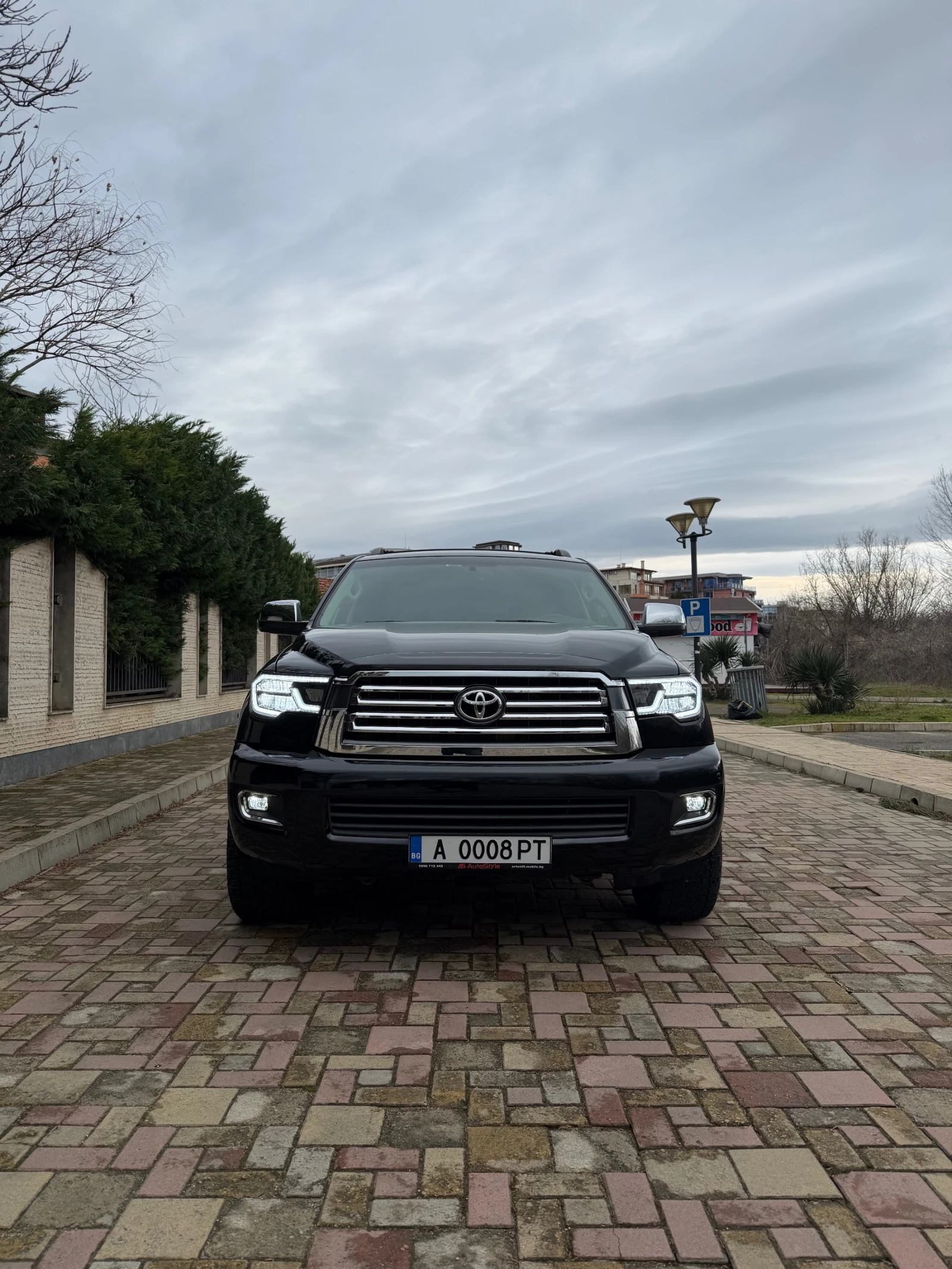 Toyota Sequoia 5.7 V8 Limited 4x4, снимка 2 - Автомобили и джипове - 52852724