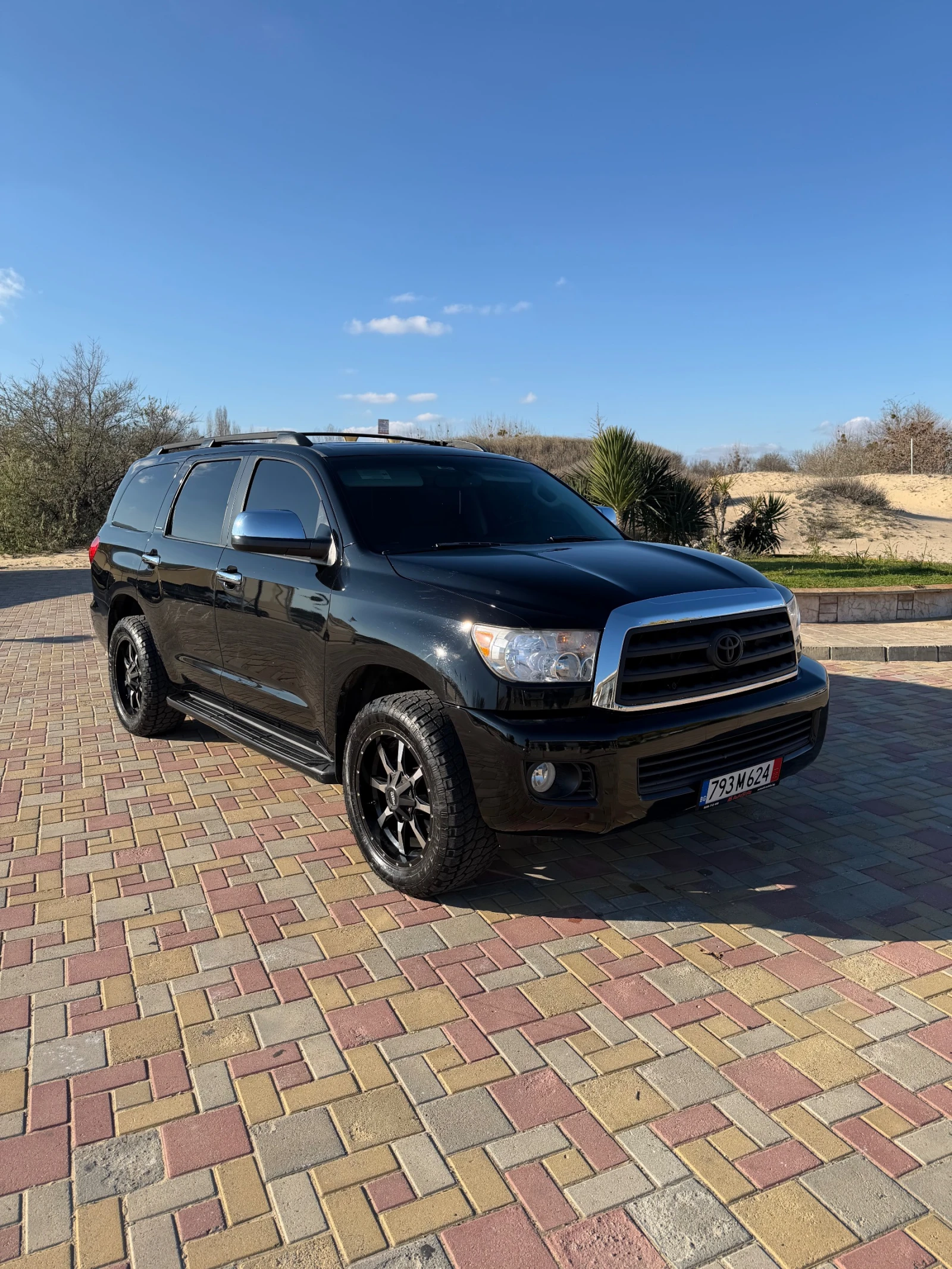 Toyota Sequoia 5.7 V8 Limited 4x4 - изображение 2