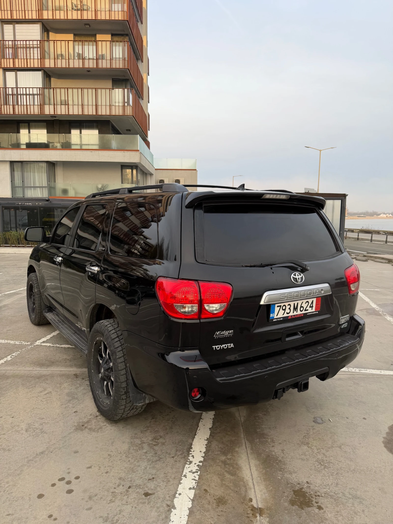 Toyota Sequoia 5.7 V8 Limited 4x4 | Mobile.bg   9