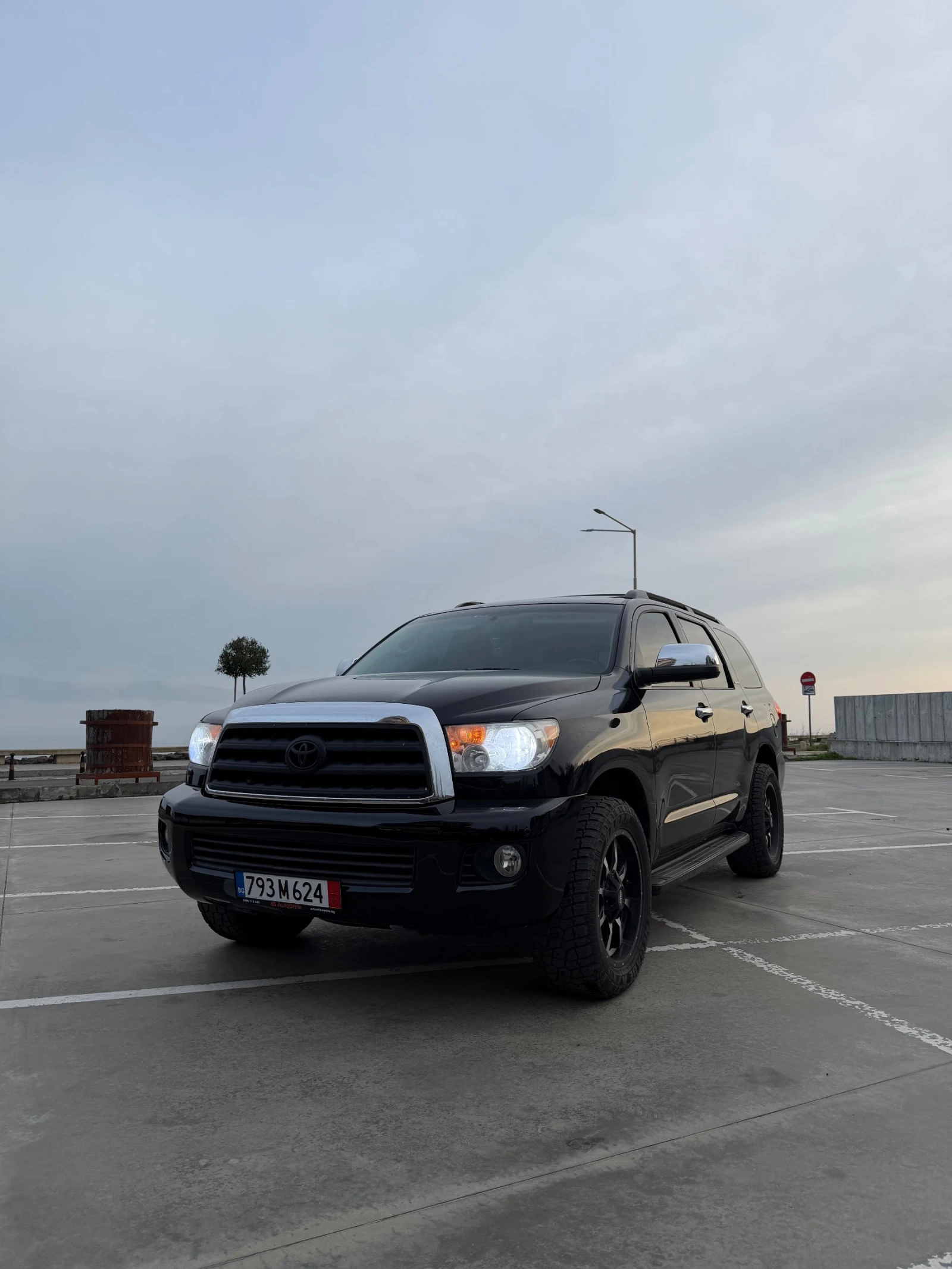 Toyota Sequoia 5.7 V8 Limited 4x4 | Mobile.bg   2