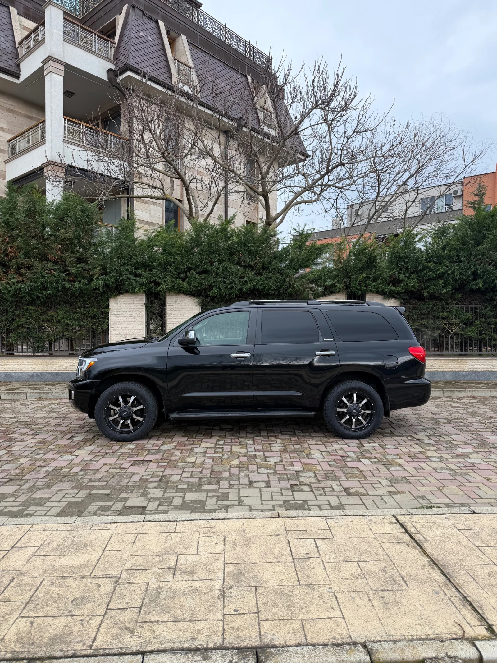 Toyota Sequoia 5.7 V8 Limited 4x4, снимка 11 - Автомобили и джипове - 52852724