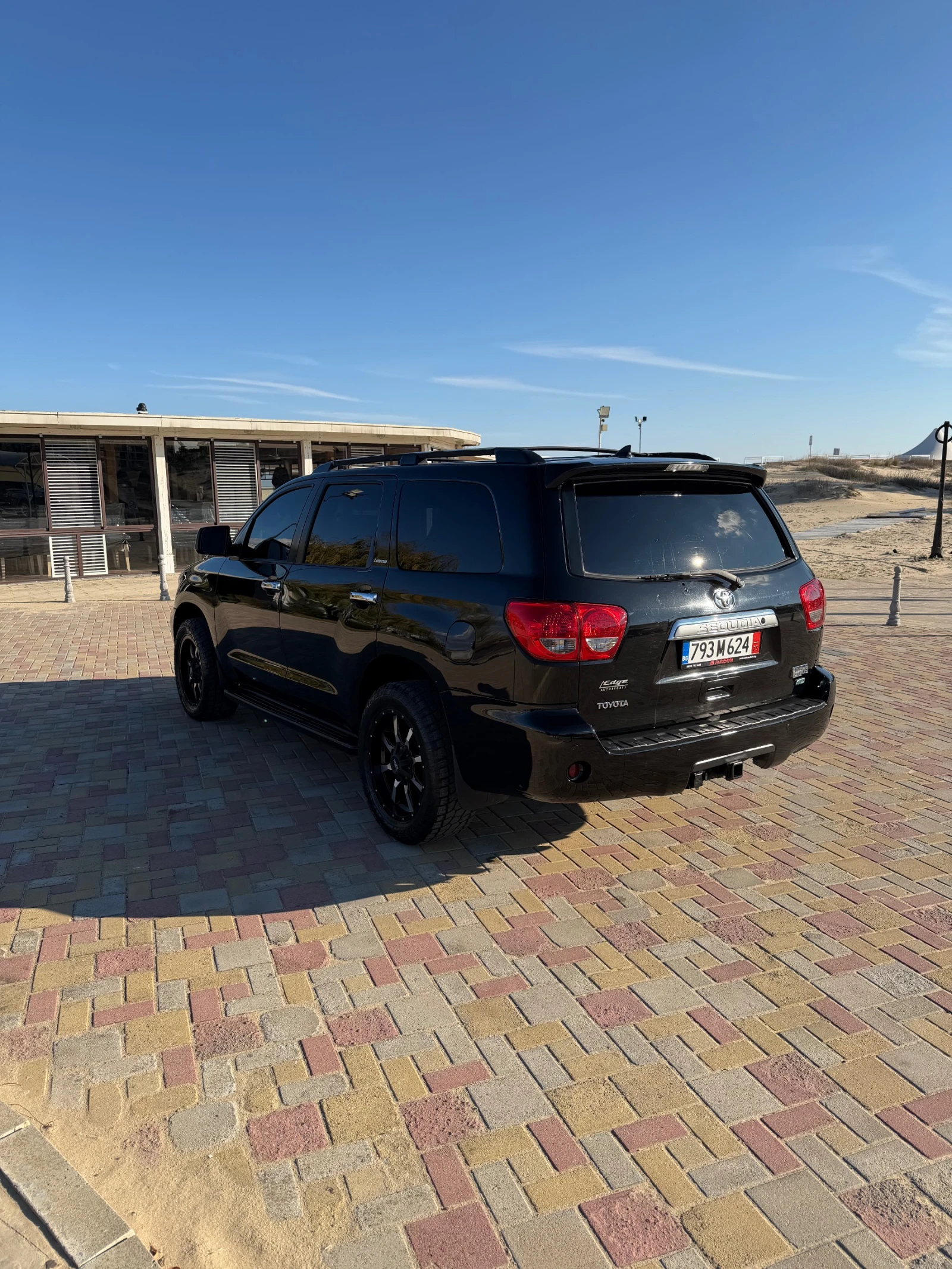 Toyota Sequoia 5.7 V8 Limited 4x4 - изображение 7