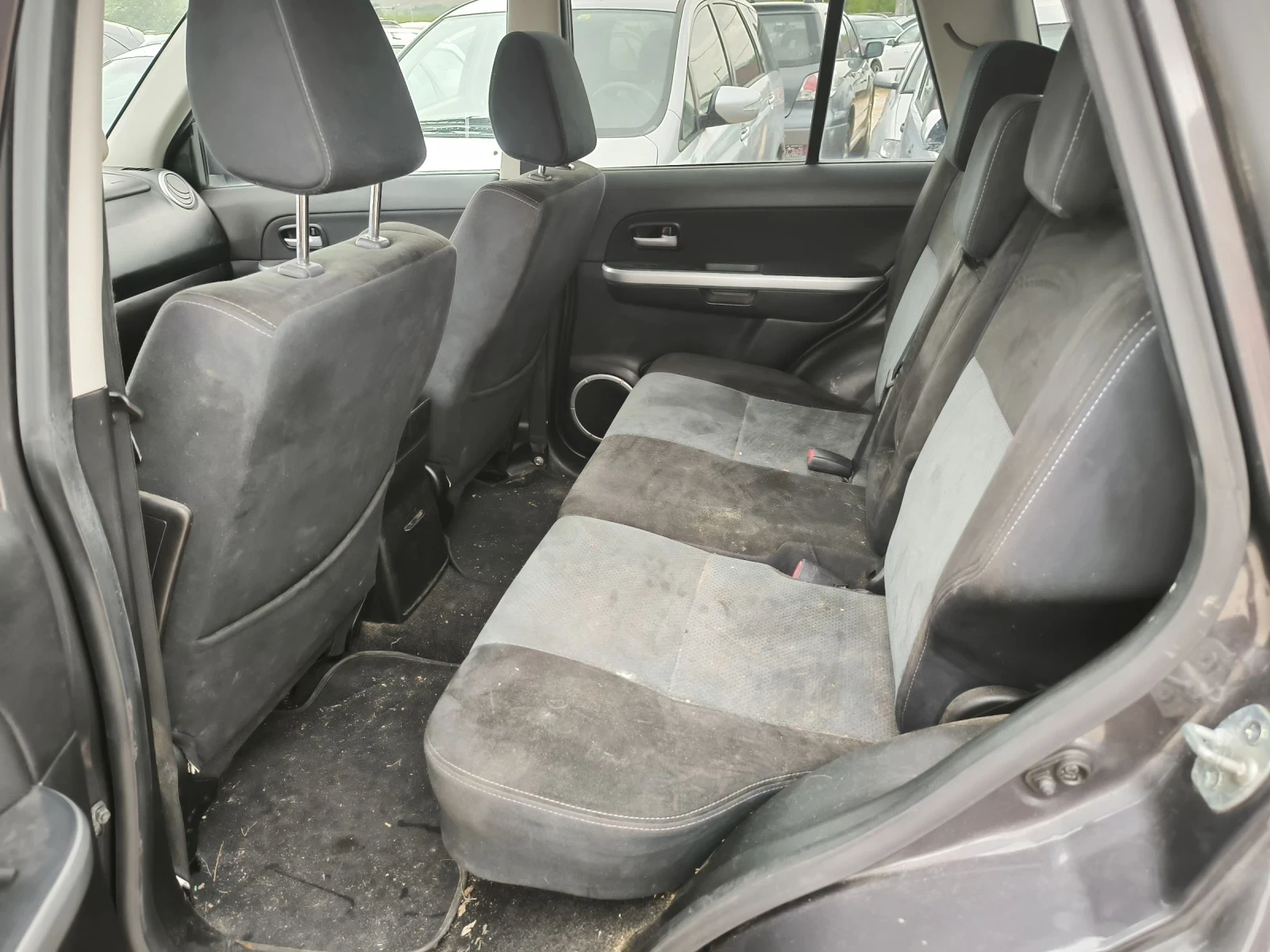 Suzuki Grand vitara 2.4i, снимка 9 - Автомобили и джипове - 54632078