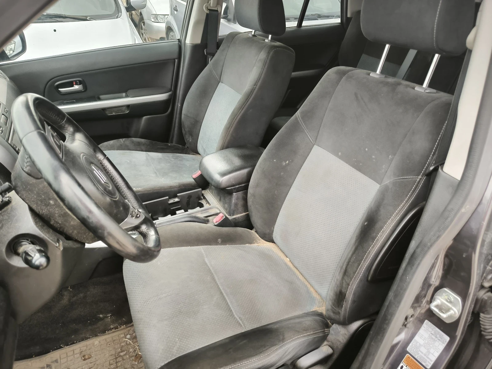 Suzuki Grand vitara 2.4i, снимка 11 - Автомобили и джипове - 54632078