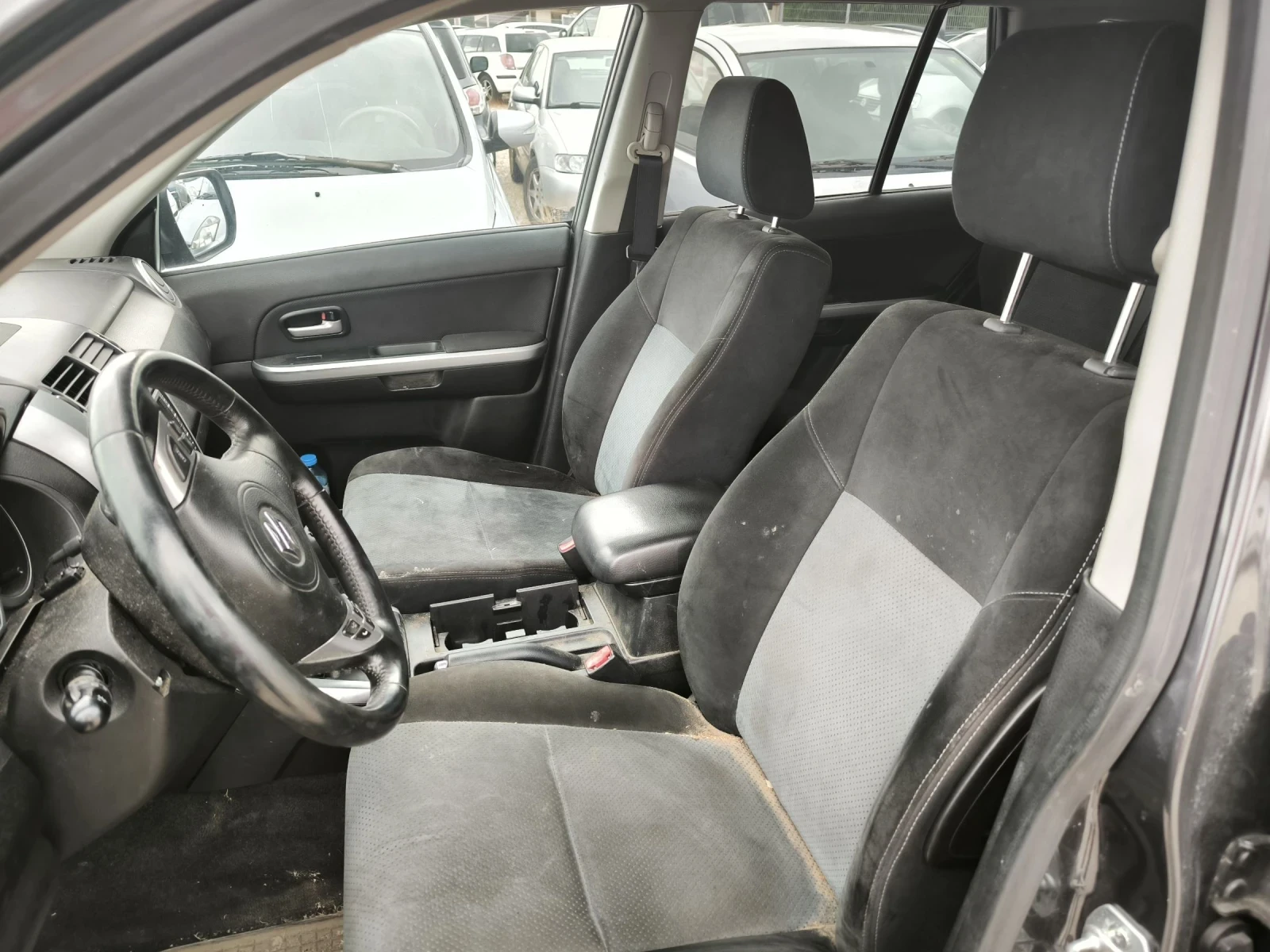 Suzuki Grand vitara 2.4i, снимка 7 - Автомобили и джипове - 54632078