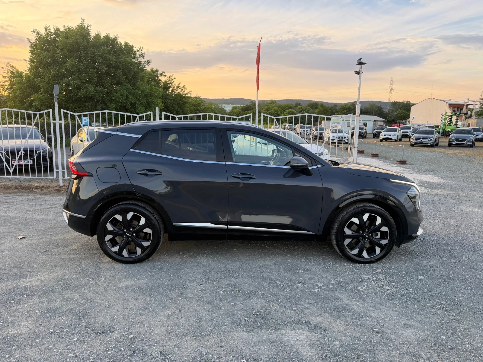 Kia Sportage PHEV / PREMIUM / 4X4 / WAZE / YOUTUBE / 110 000 км, снимка 4 - Автомобили и джипове - 54671878