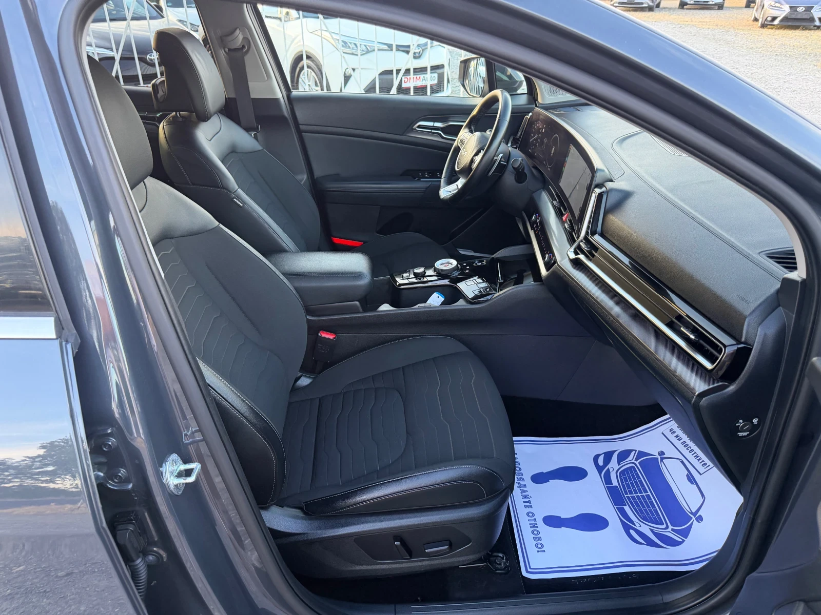 Kia Sportage PHEV / PREMIUM / 4X4 / WAZE / YOUTUBE / 110 000 км, снимка 12 - Автомобили и джипове - 54671878