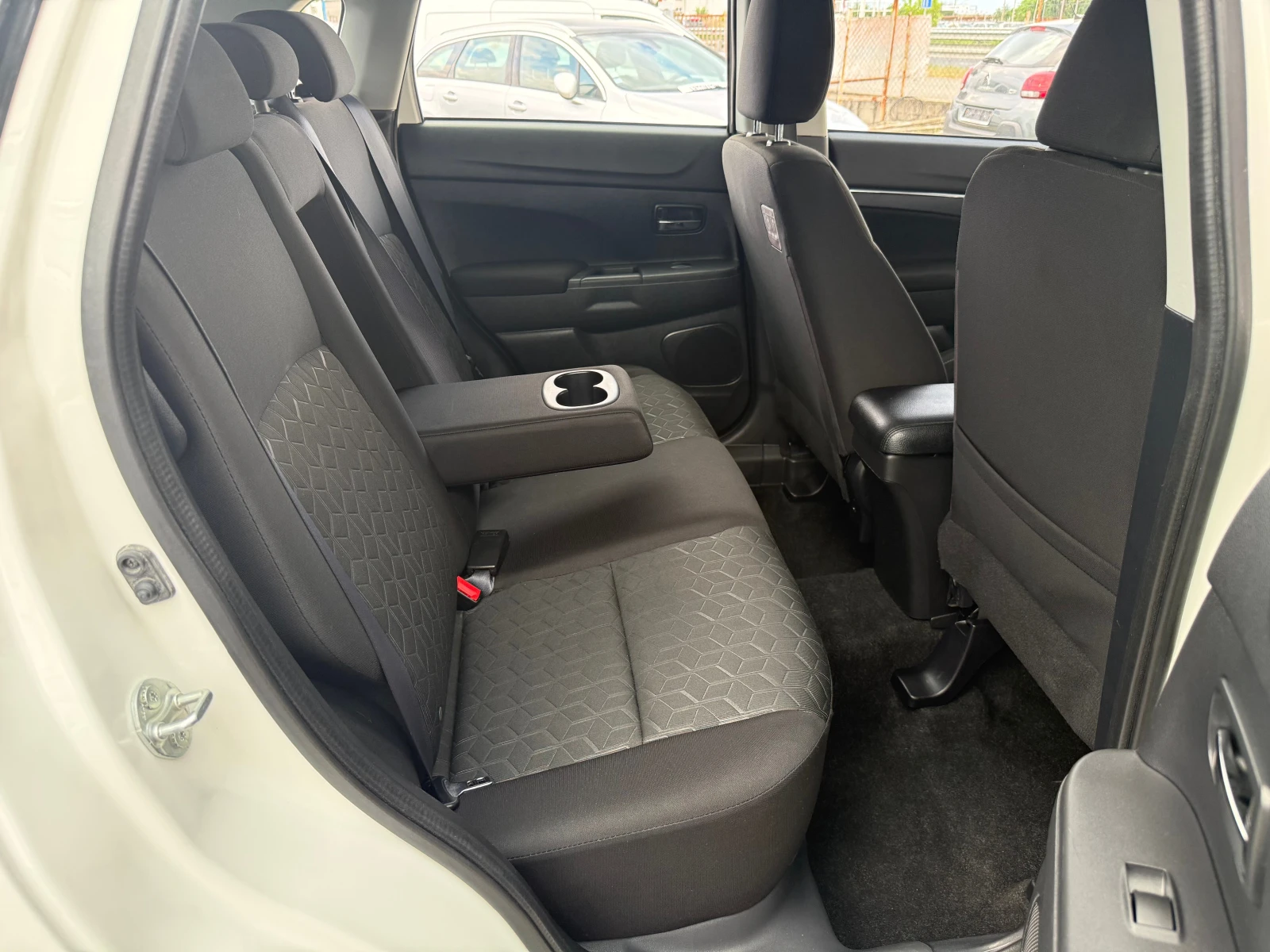 Mitsubishi ASX 2.0 i, снимка 13 - Автомобили и джипове - 55033868