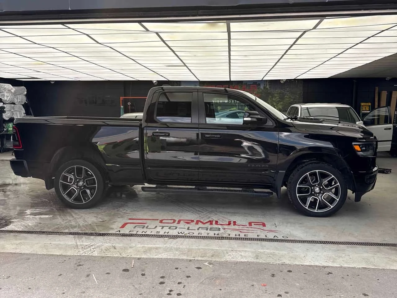 Dodge RAM 1500 * Sport * CARFAX * ПОДГРЕВИ * ОБДУХВАНЕ * , снимка 3 - Автомобили и джипове - 55747658