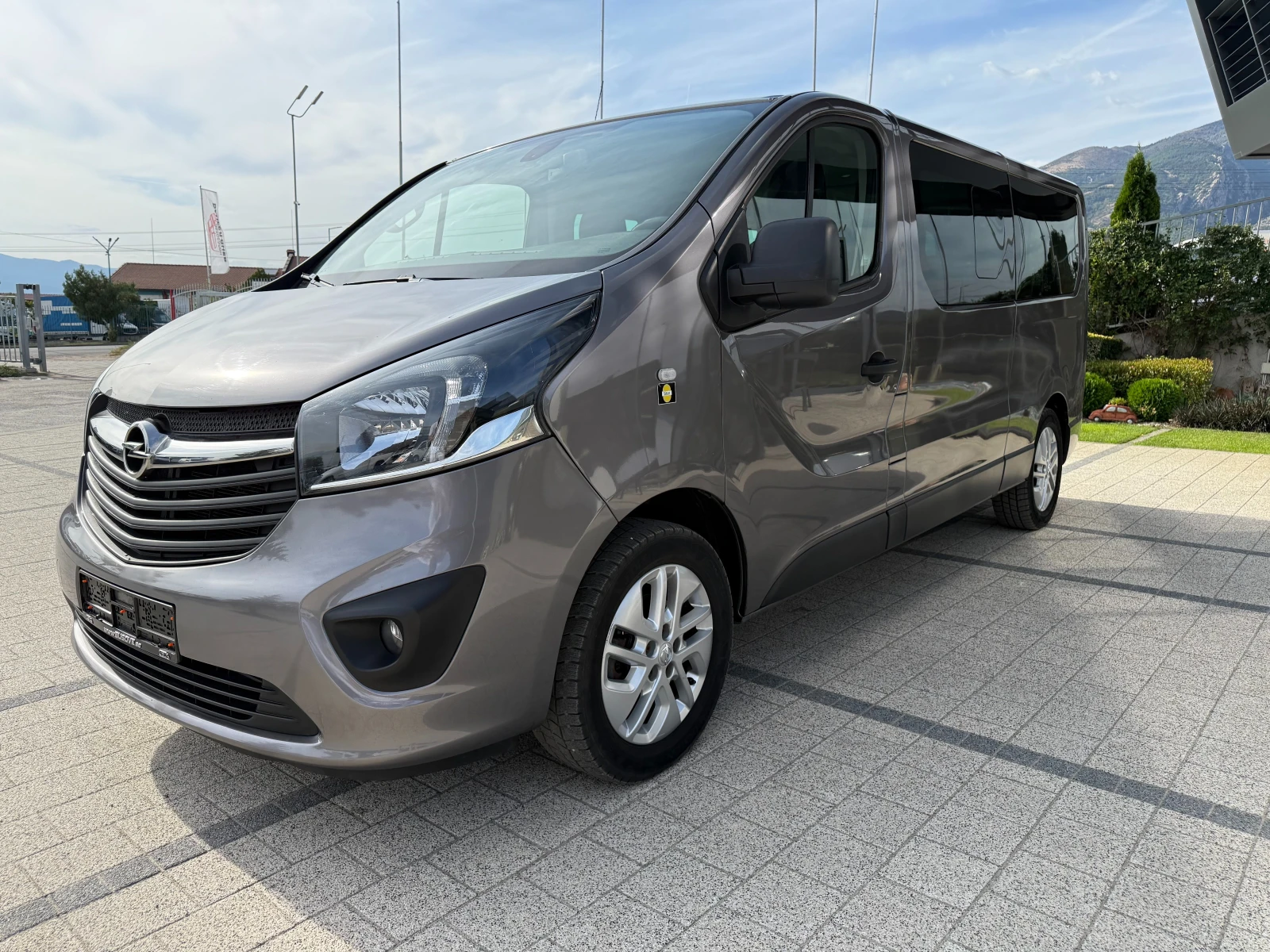 Opel Vivaro 9-местен 2хКлима Long Euro 6 - изображение 4