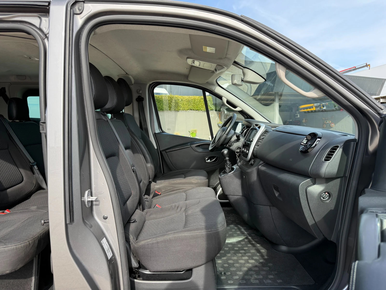 Opel Vivaro 9-местен 2хКлима Long Euro 6 - изображение 10