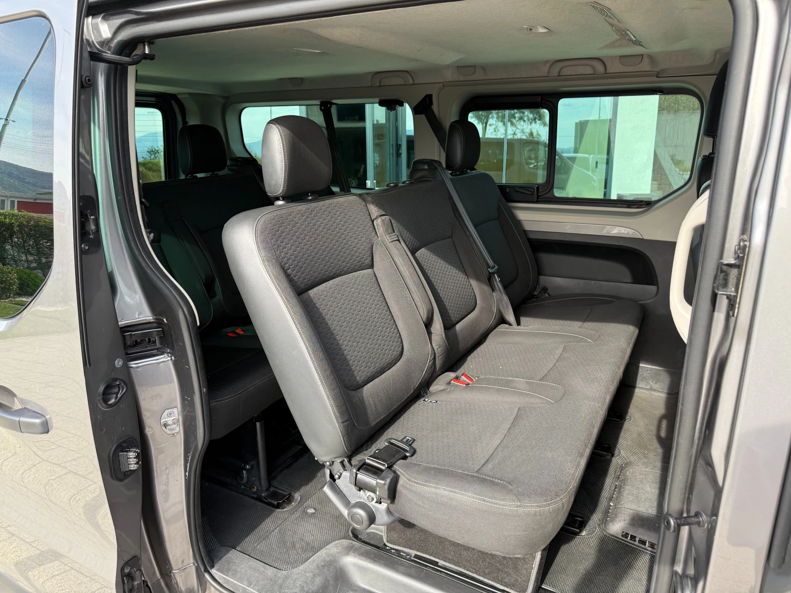 Opel Vivaro 9-местен 2хКлима Long Euro 6 - изображение 9