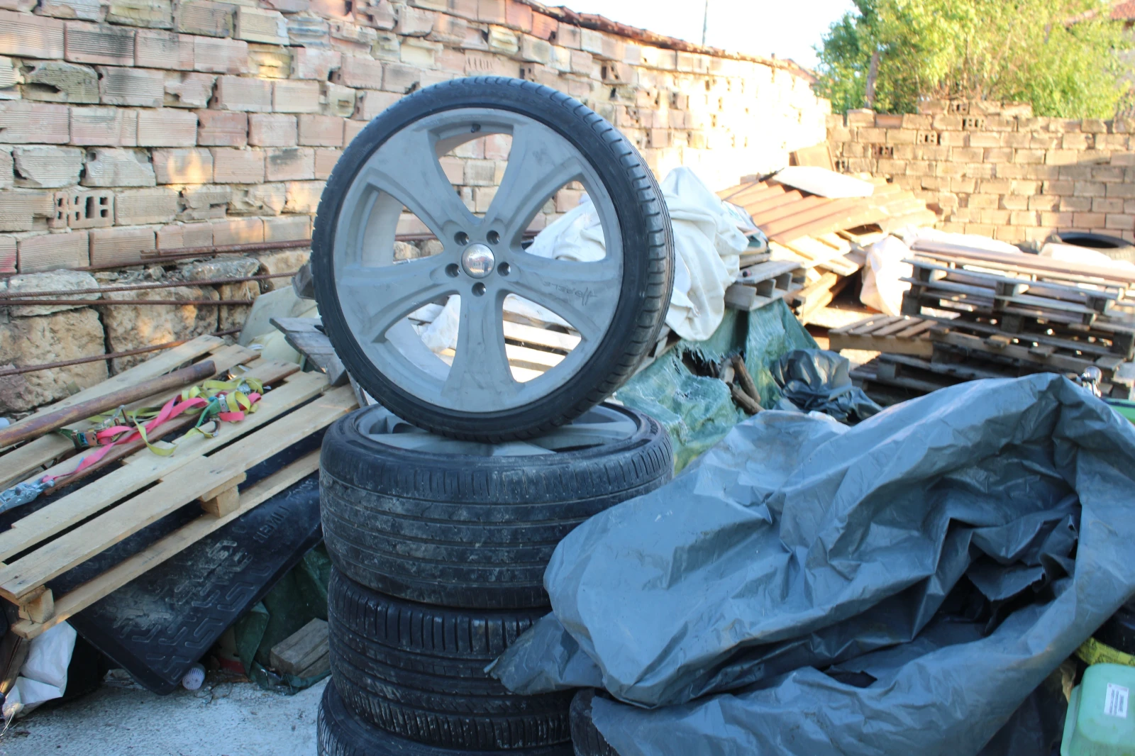 Гуми с джанти Други 295/30R13, снимка 2 - Гуми и джанти - 56164527