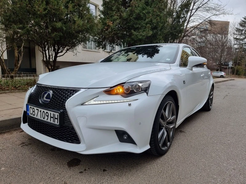 Lexus IS IS 300H , снимка 1 - Автомобили и джипове - 46383975