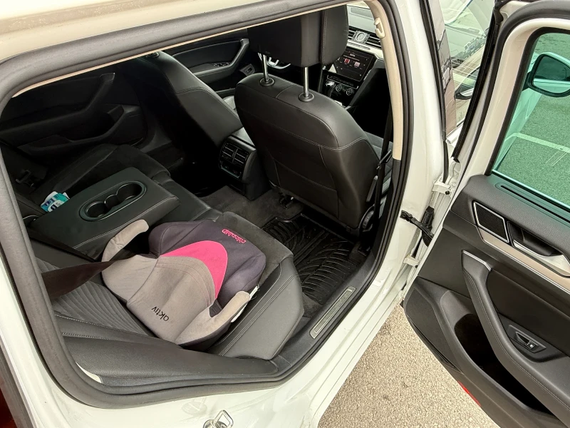 VW Passat 2.0TDI R-line DISTROIC /FULL LED, снимка 15 - Автомобили и джипове - 51909845