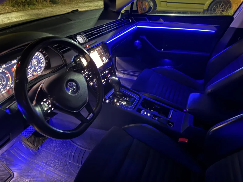 VW Passat 2.0TDI R-line DISTROIC /FULL LED, снимка 16 - Автомобили и джипове - 51909845