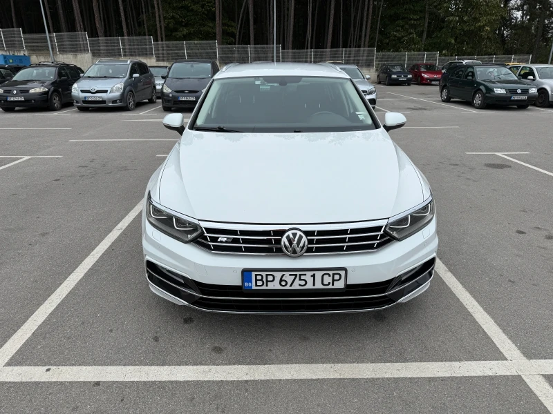 VW Passat 2.0TDI R-line DISTROIC /FULL LED, снимка 2 - Автомобили и джипове - 51909845