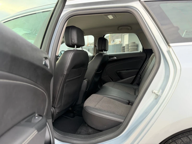 Opel Astra 1.6CDTI CAMERA-10%, снимка 13 - Автомобили и джипове - 52630241