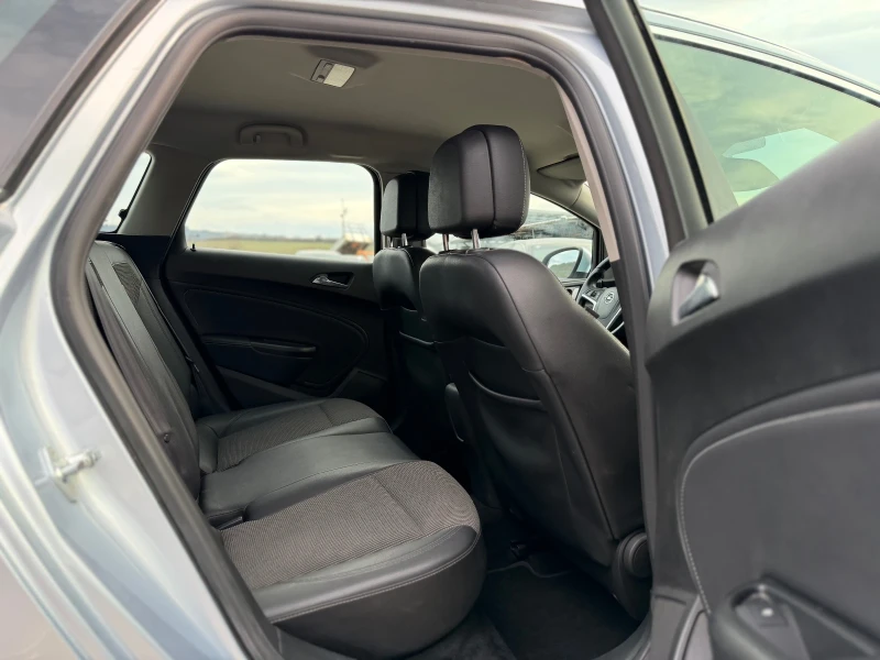 Opel Astra 1.6CDTI CAMERA-10%, снимка 14 - Автомобили и джипове - 52630241