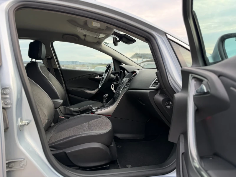 Opel Astra 1.6CDTI CAMERA-10%, снимка 11 - Автомобили и джипове - 52630241