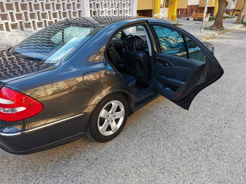 Mercedes-Benz E 320, снимка 6 - Автомобили и джипове - 52640424