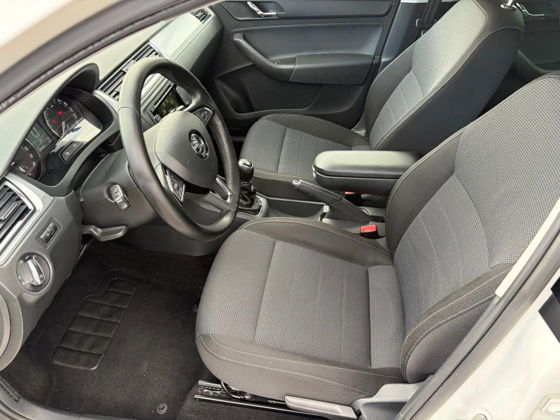 Skoda Rapid ELEGANCE 1.6TDI-105k.c /Navi., Xenon/, снимка 10 - Автомобили и джипове - 53563269